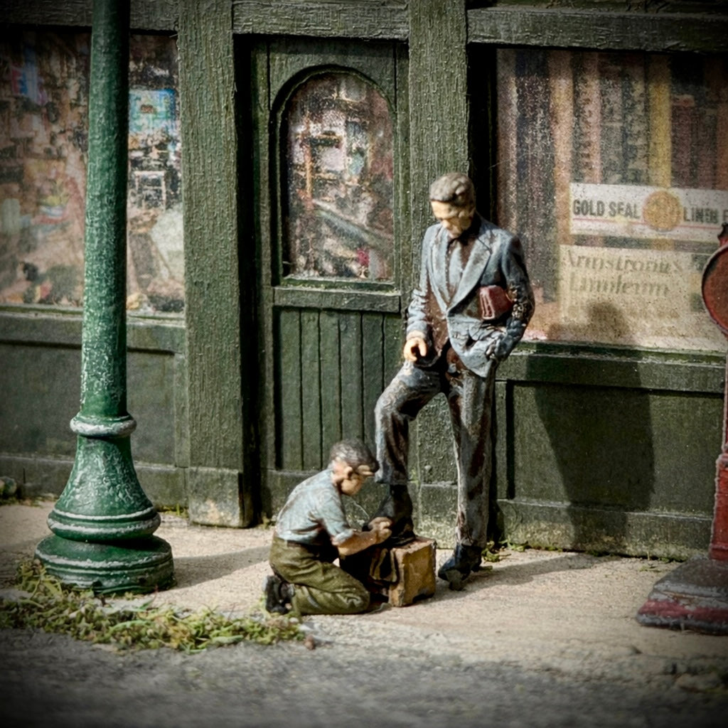 Street Shoe Shine - HO Scale Figure