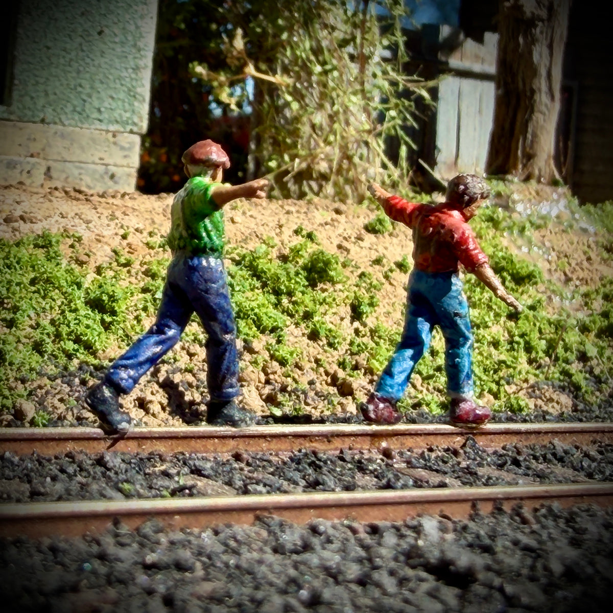 Rail Walkers - HO Scale Figures (Set of 2)