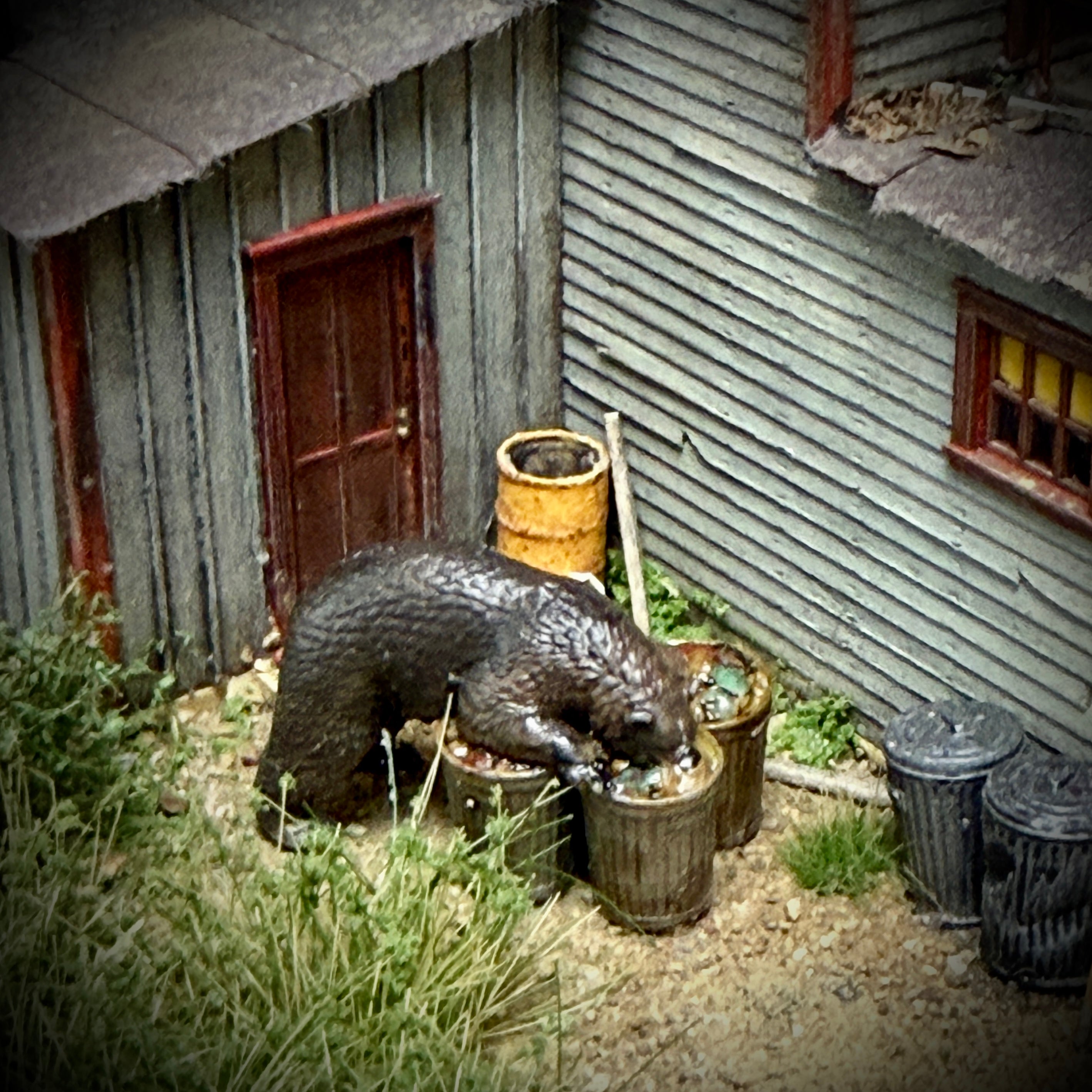 Trash Bear - HO Scale Figure