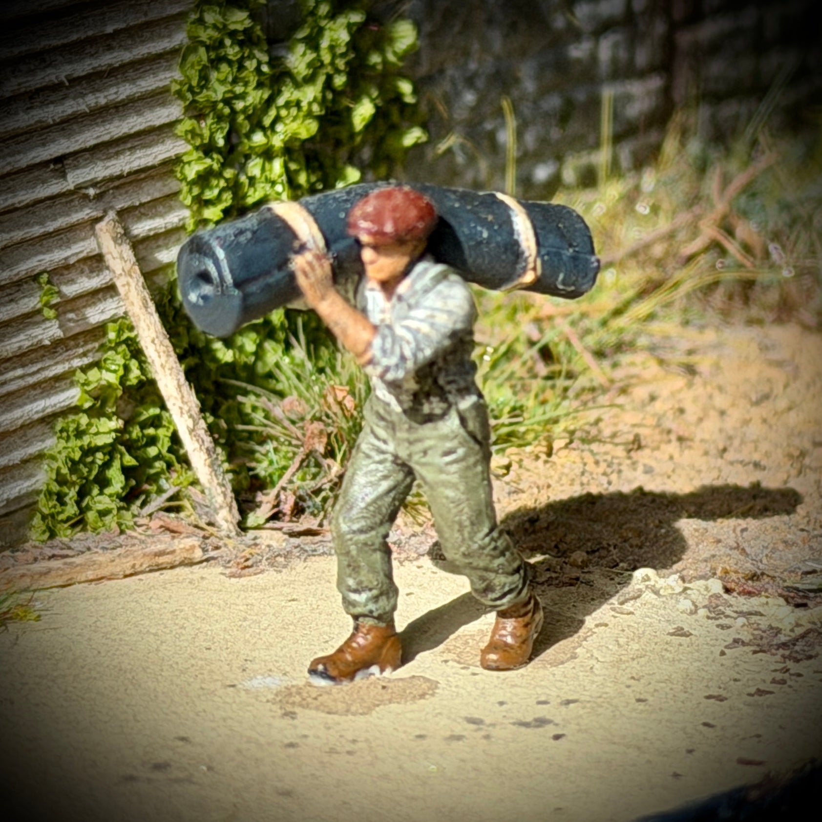 Shoulder Pain - HO Scale Figure