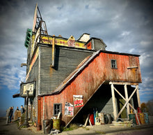 Load image into Gallery viewer, Huffman's Wrestling - HO Scale Kit