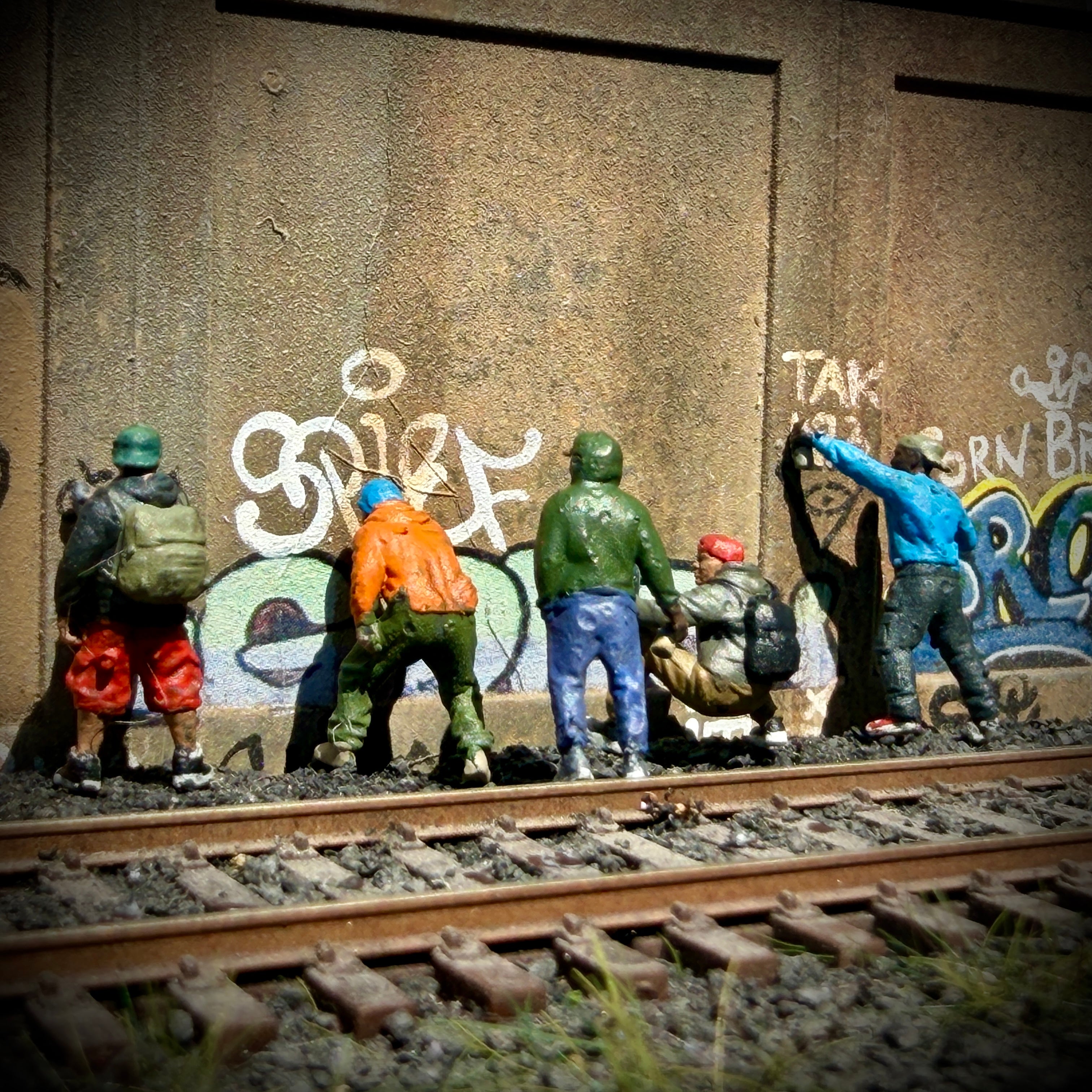 Graffiti Artists 5 Figure Set (HO Scale) — Artists or Vandals?