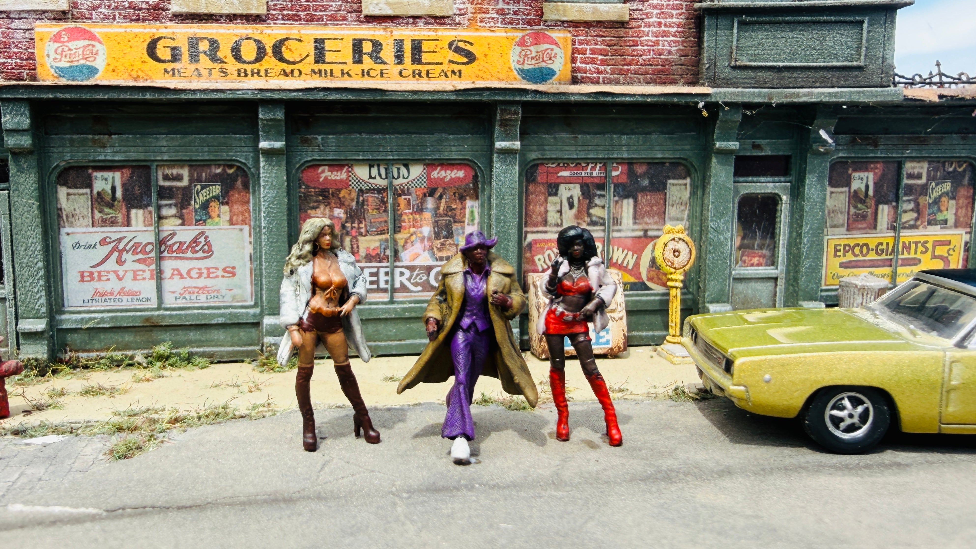Corner Business - 4 HO Scale Figures