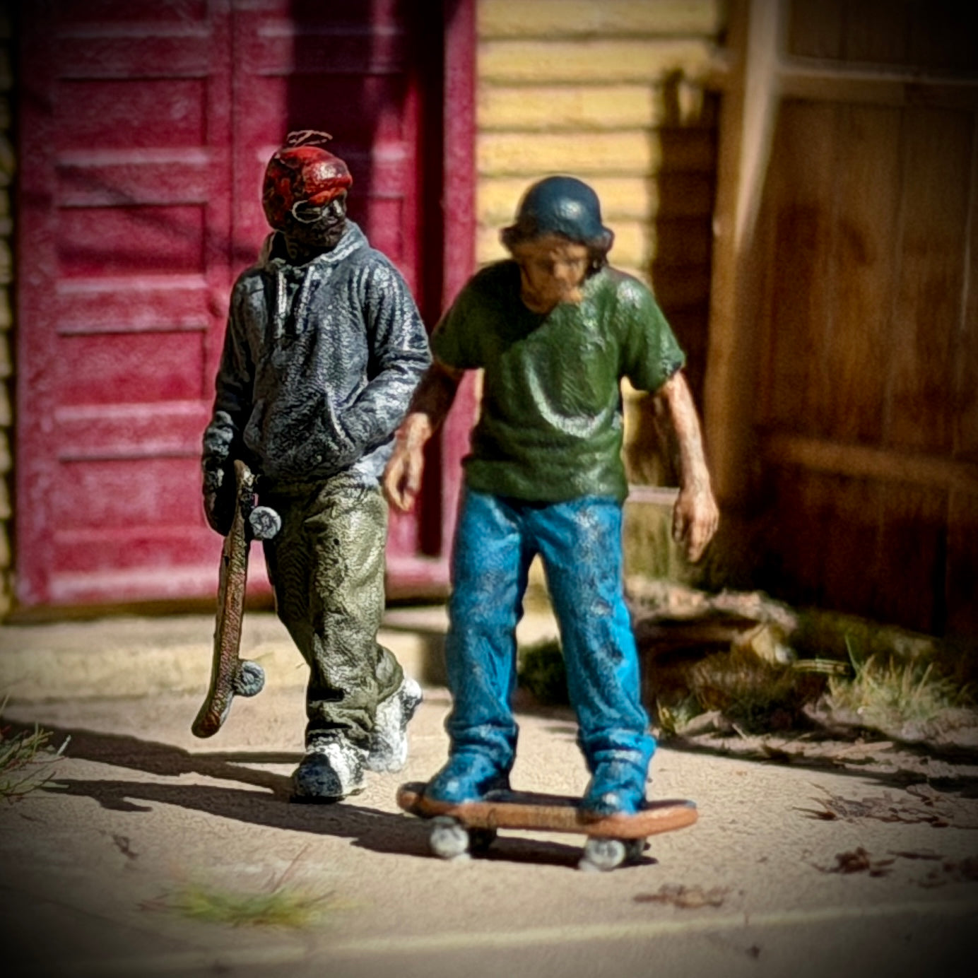 Skateboad Kids Set of 4- HO Scale Figures