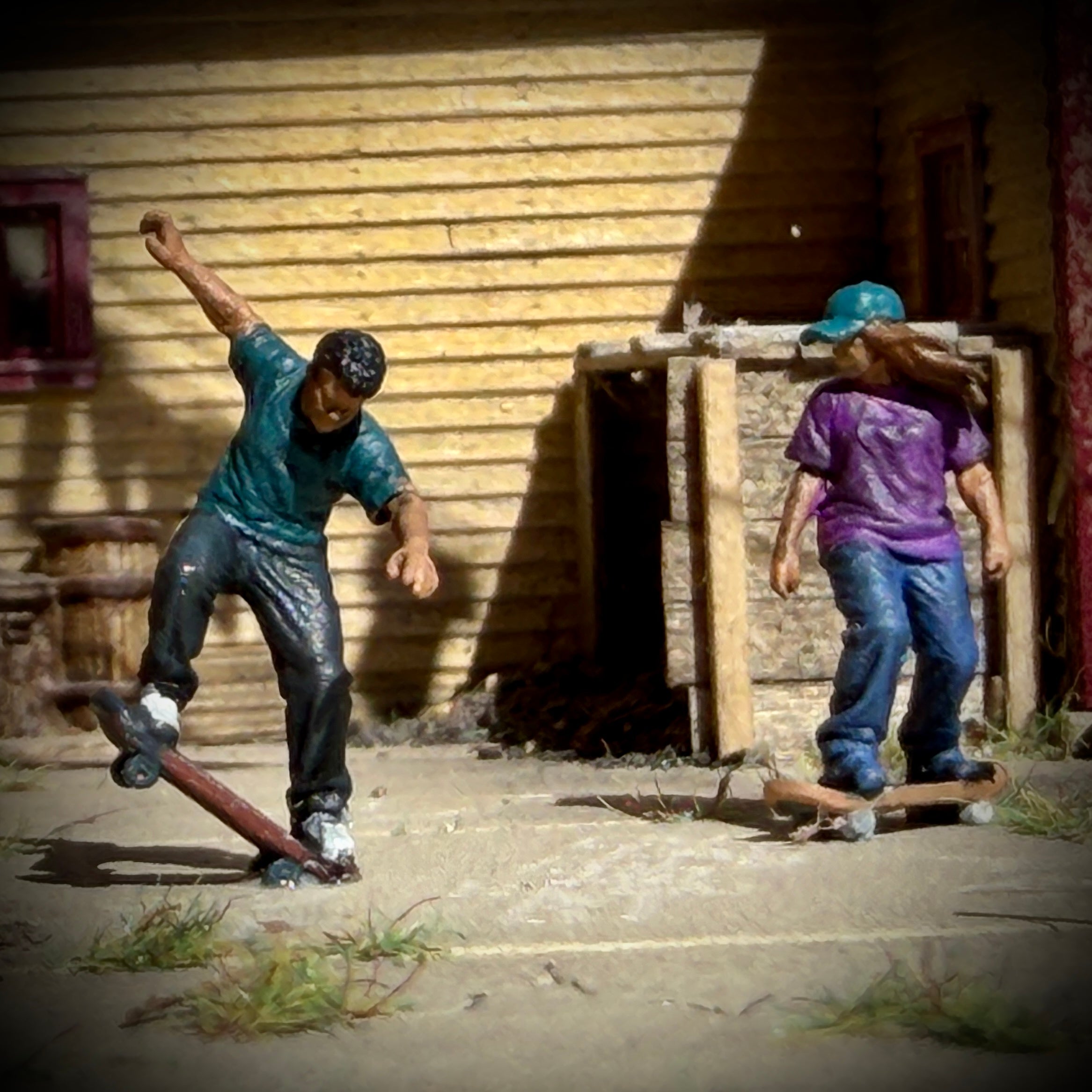 Skateboad Kids Set of 4- HO Scale Figures