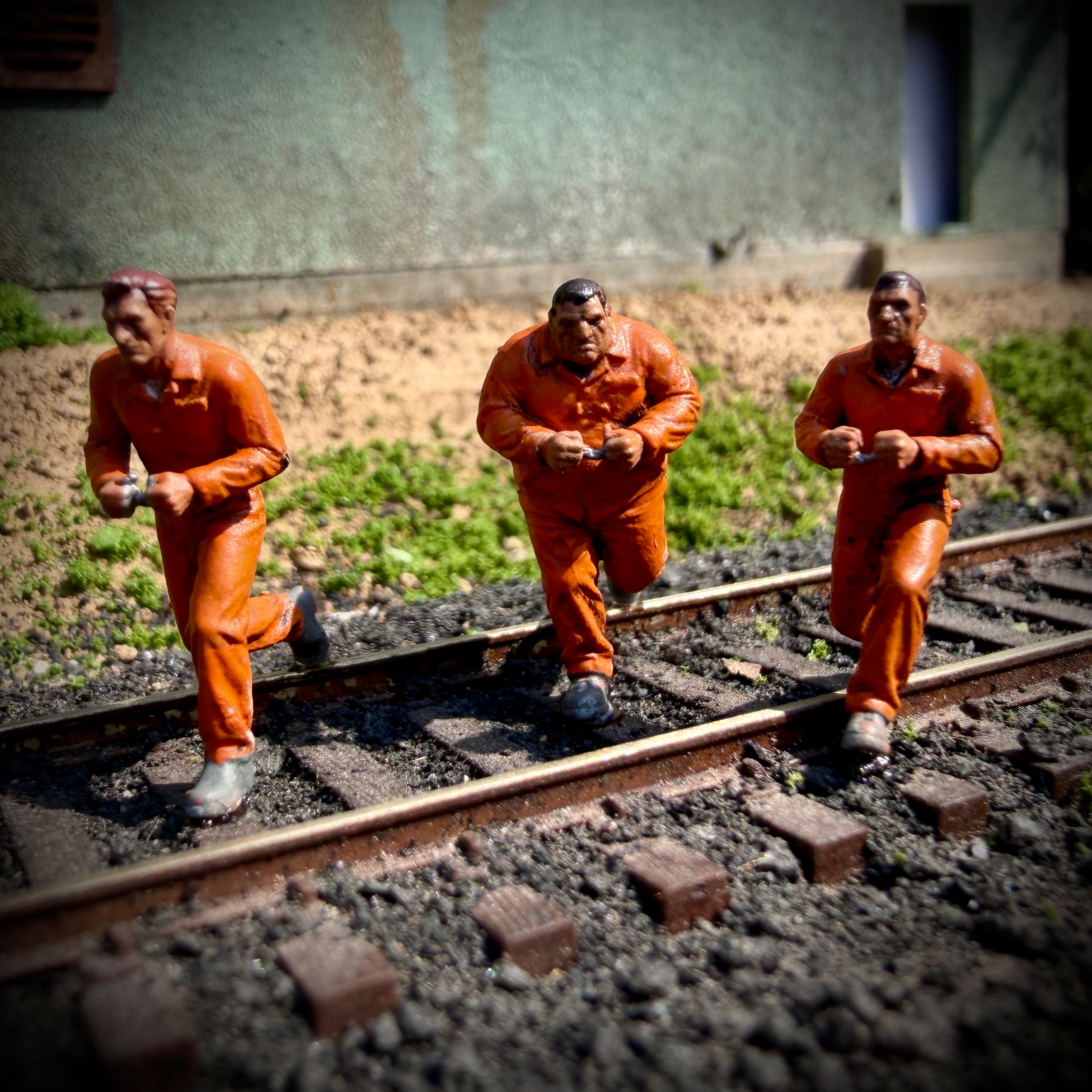 Escaped Convicts - HO Scale Figures (Set of 3)