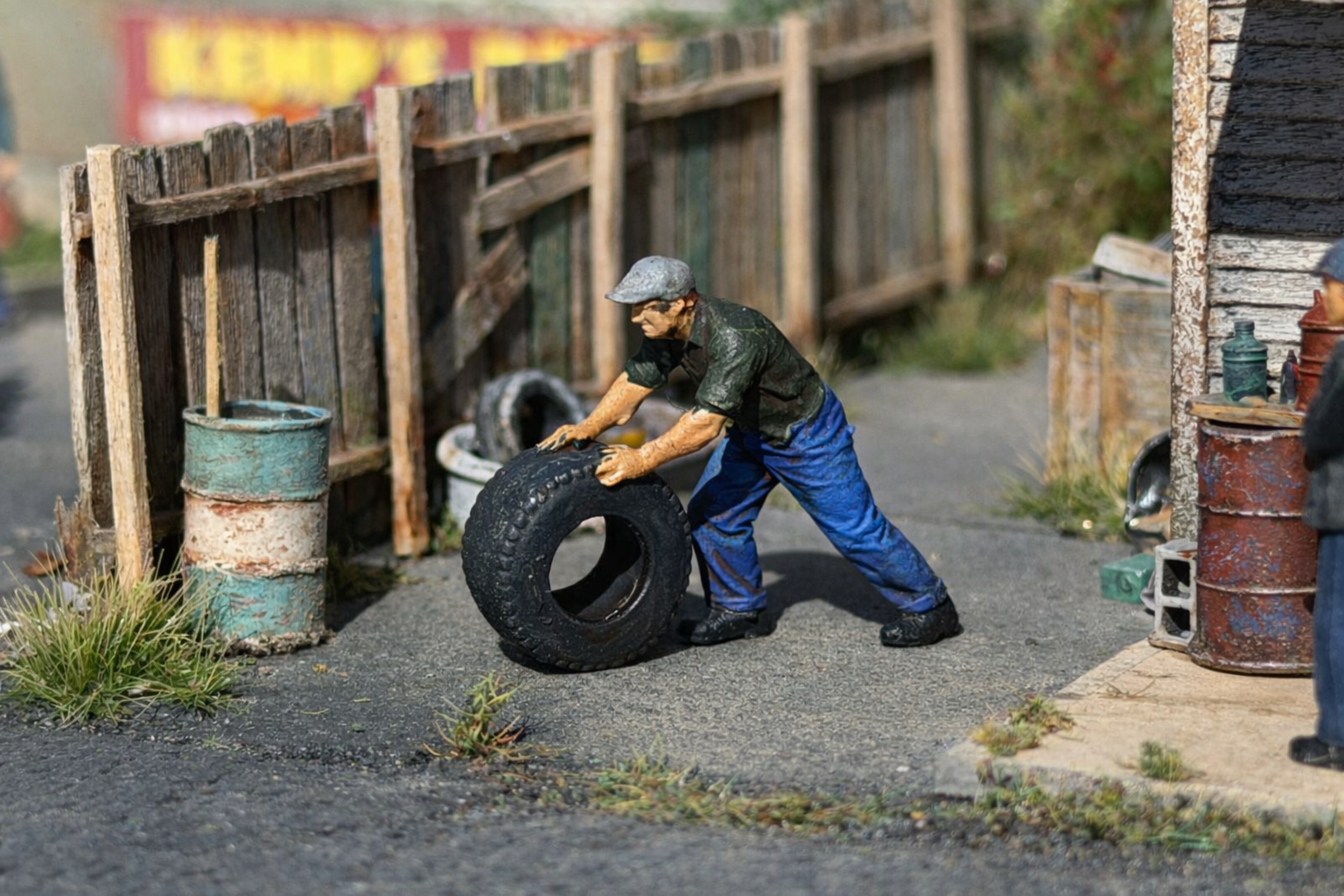 Pushing Rubber - HO Scale Figure