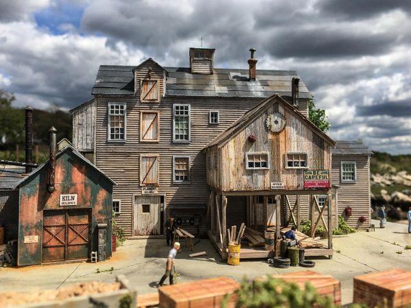 E.W. Karker Saw & Planing Mill - HO Scale Kit