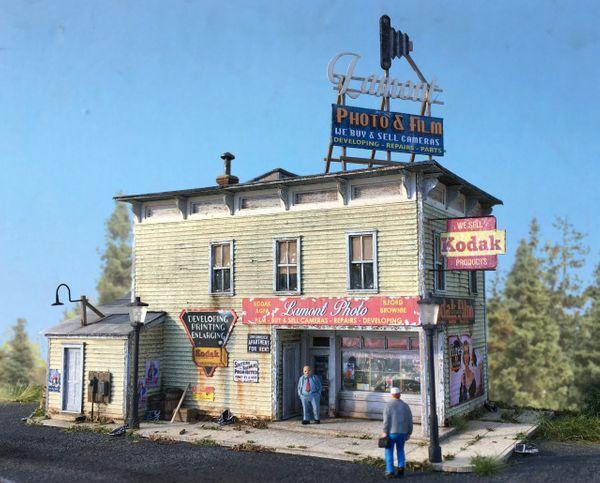 Lamont Photo & Film - HO Scale Kit