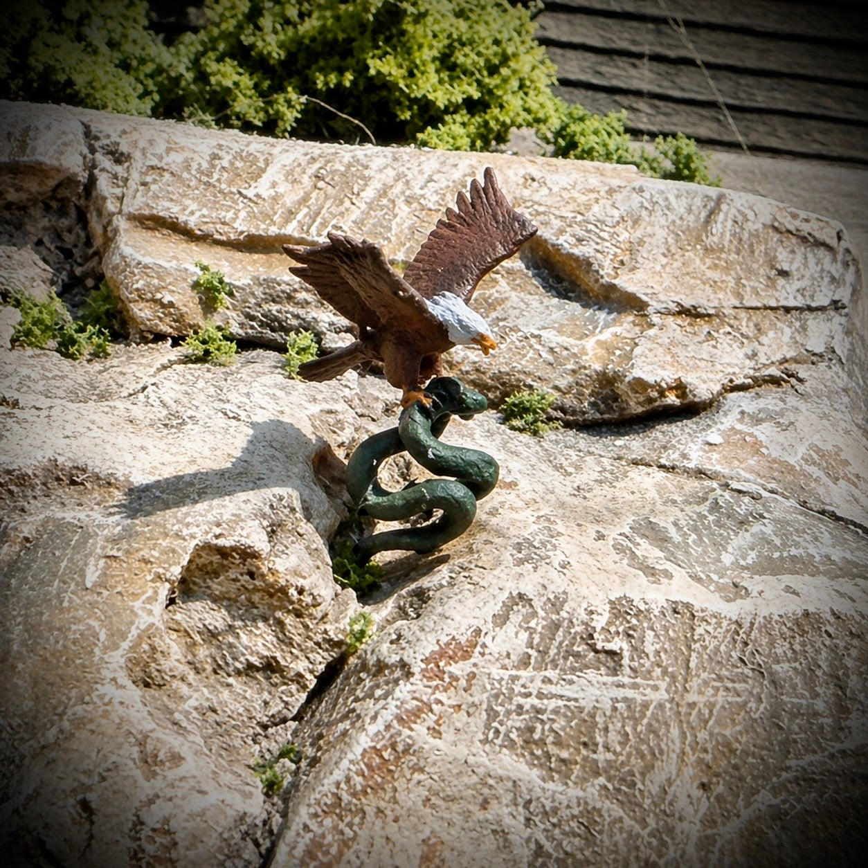 Eagle Vs. Snake -  HO Scale Figure
