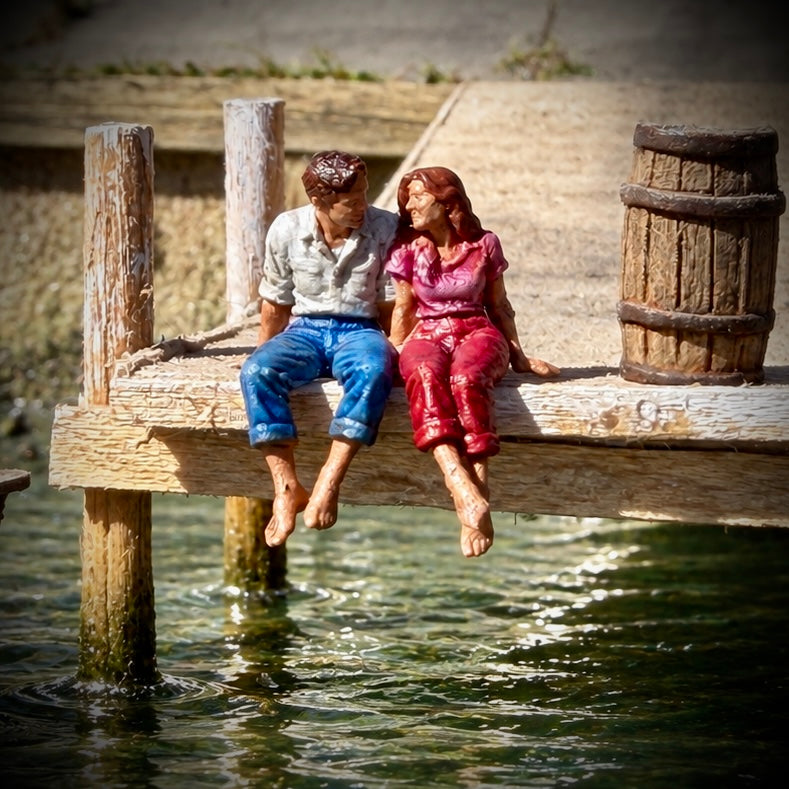 Love on the Docks- HO Scale Figures (Set of 2)