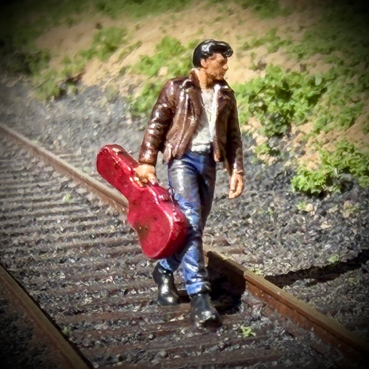 Rolling Stone - Man w/ Guitar - HO Scale Figure