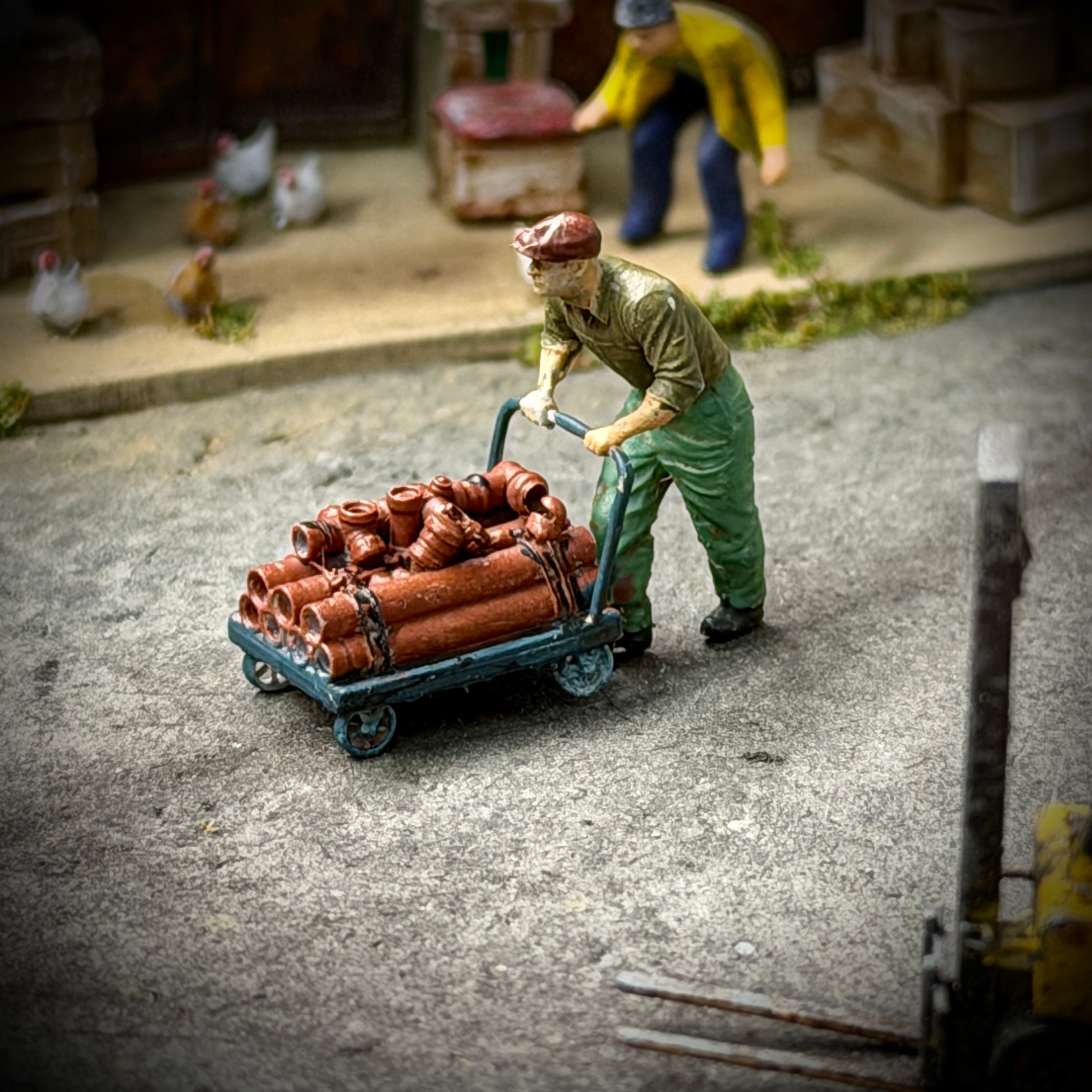 Pipe Delivery - HO Scale Figure