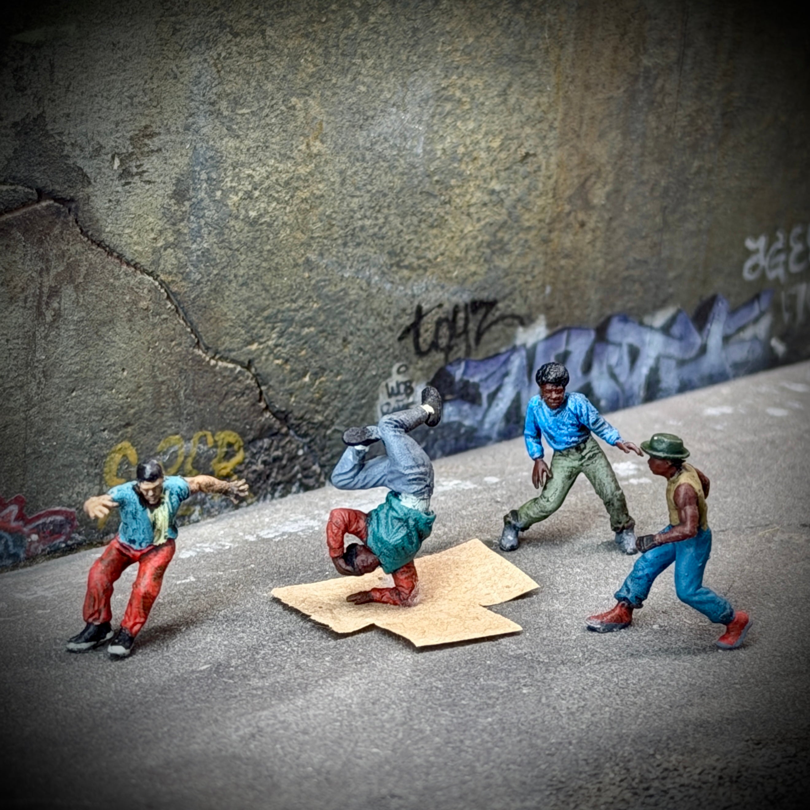 Cardboard Breakdown - HO Scale Figures Set of 4