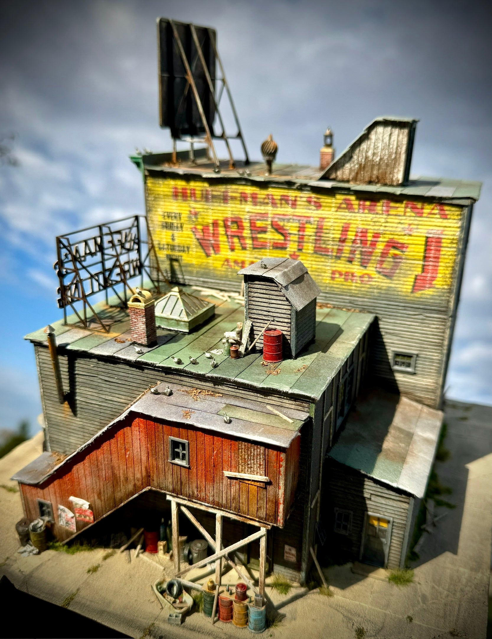 Huffman's Wrestling - HO Scale Kit