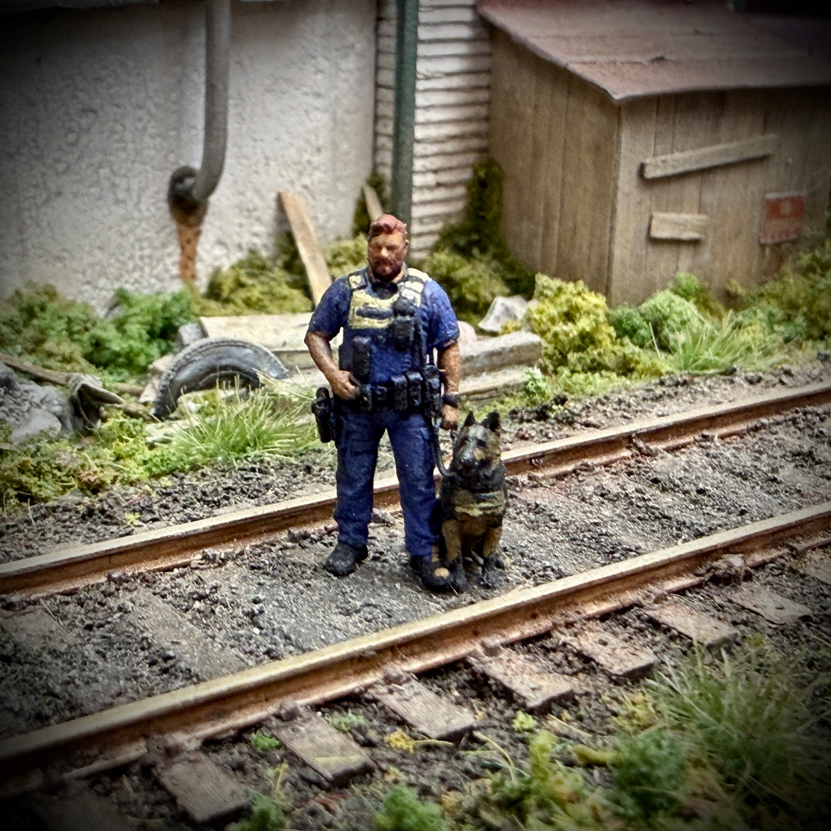 K-9 Railroad Cop - HO Scale Figure