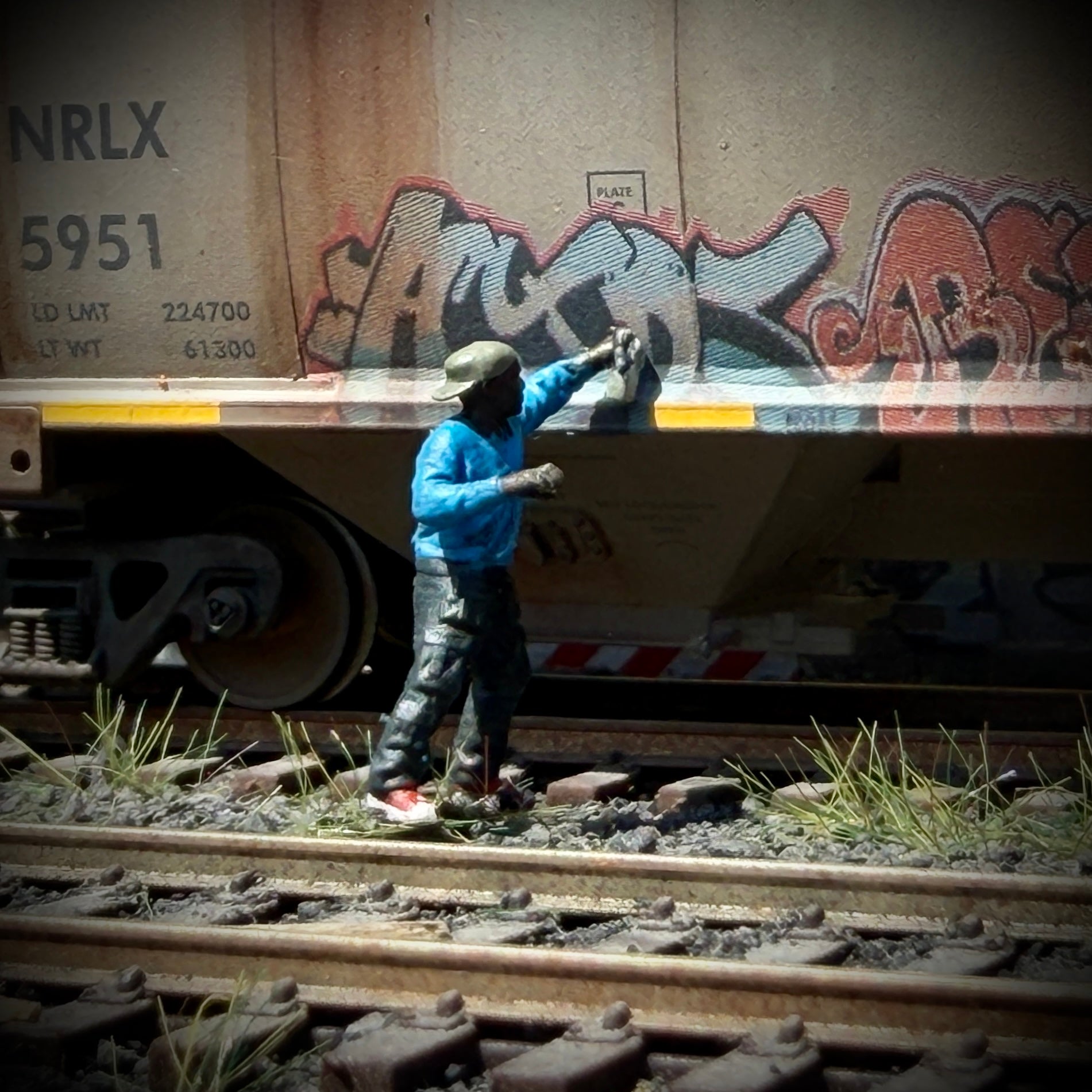 Graffiti Artists 5 Figure Set (HO Scale) — Artists or Vandals?
