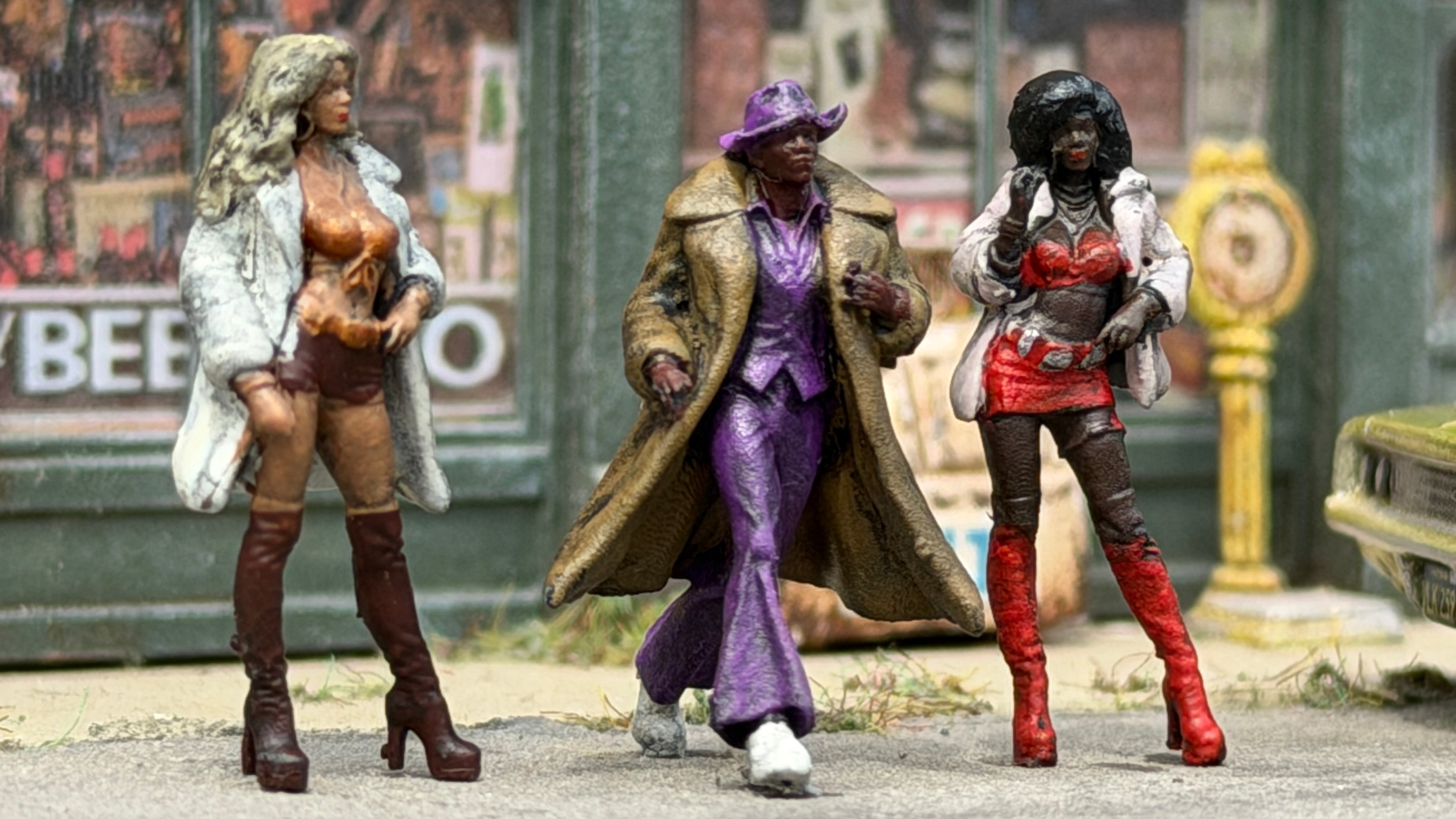 Corner Business - 4 HO Scale Figures