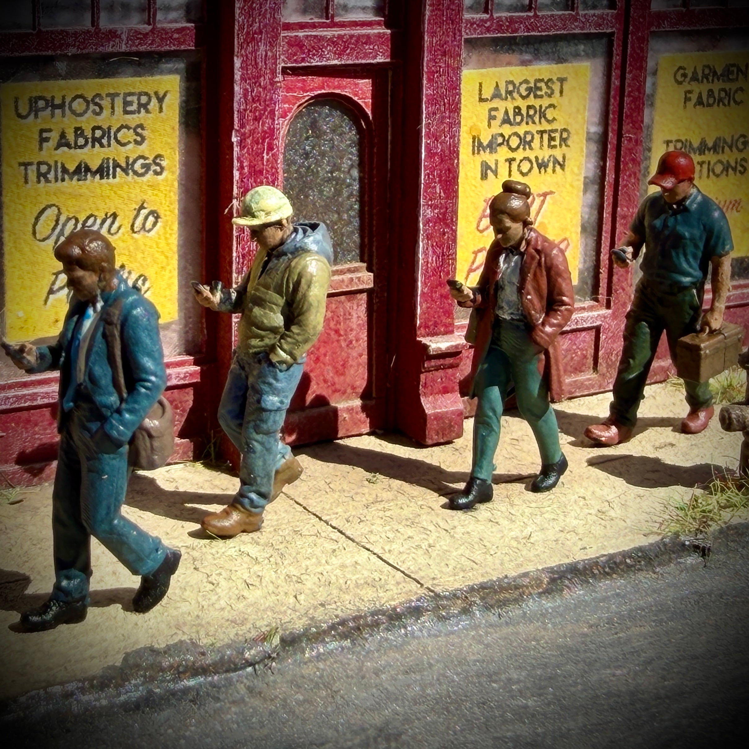 Cell Phone Zombies Group B- Set of 4 HO Scale Figures