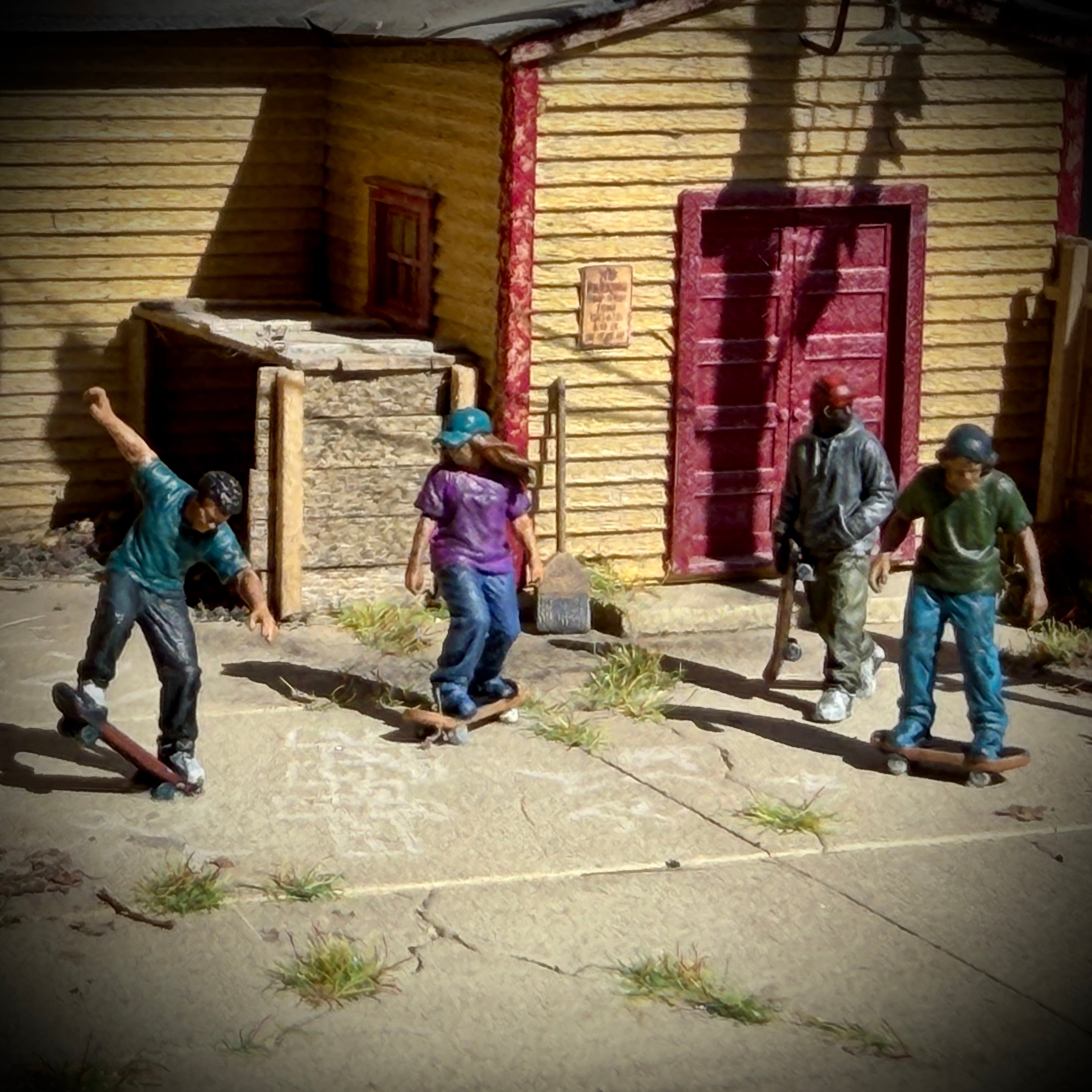 Skateboad Kids Set of 4- HO Scale Figures
