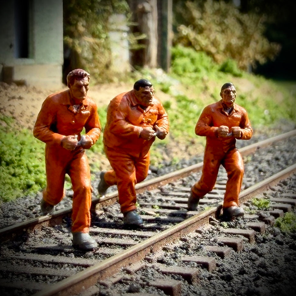 Escaped Convicts  - HO Scale Figures (Set of 3)