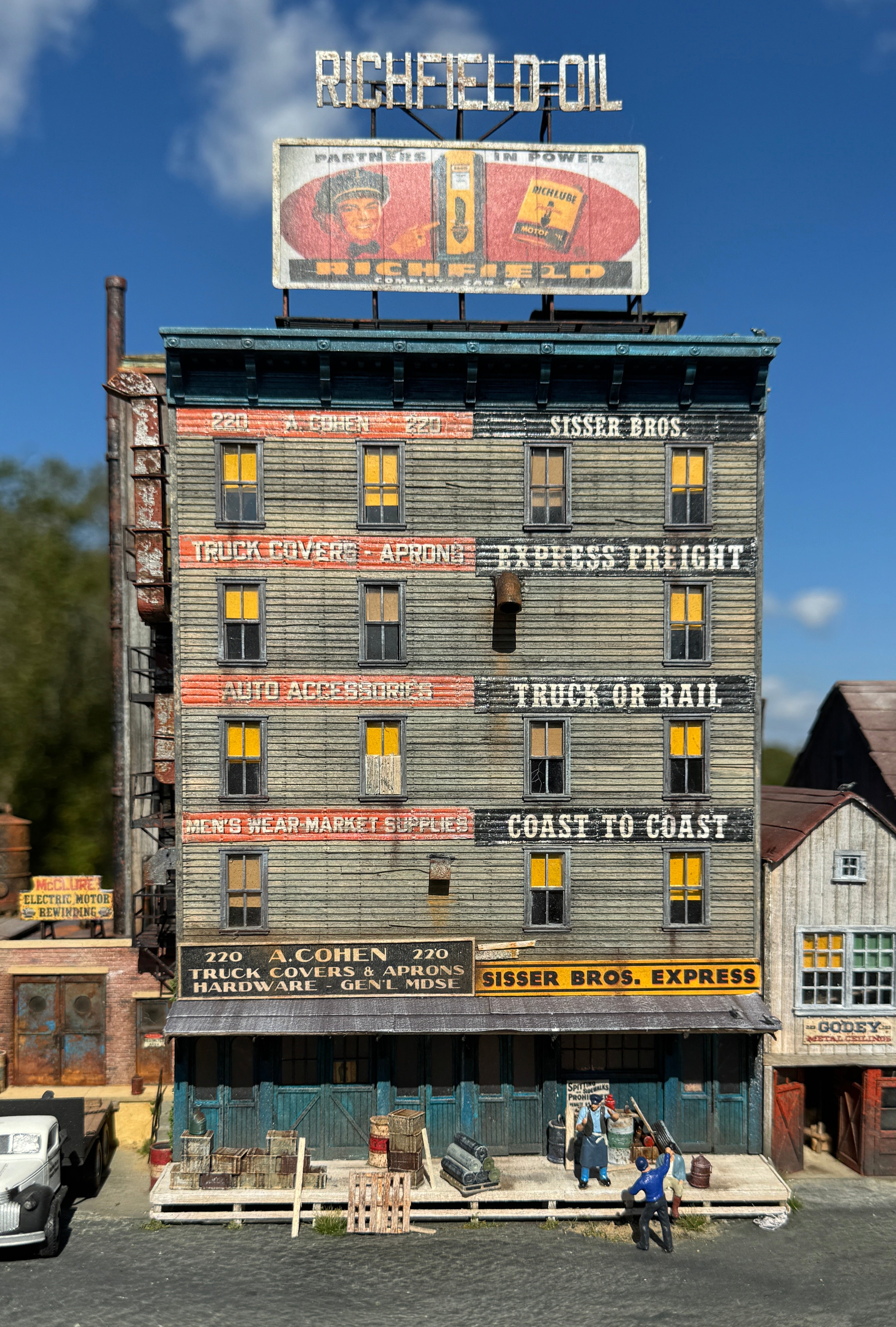 Railroad Avenue HO Scale Limited Run Kit - U.S.A. ONLY