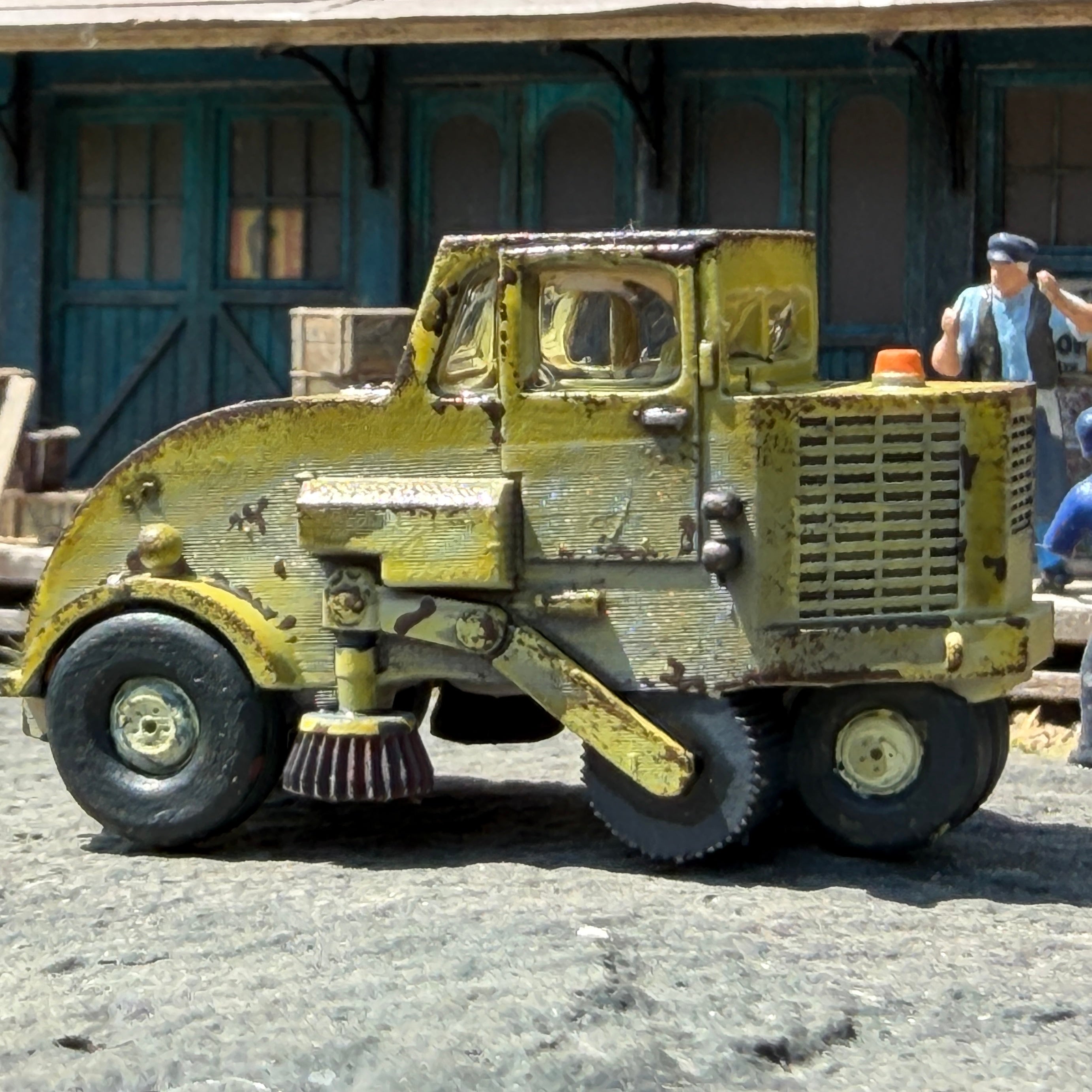 Vintage Street Sweeper Vehicle  - HO Scale
