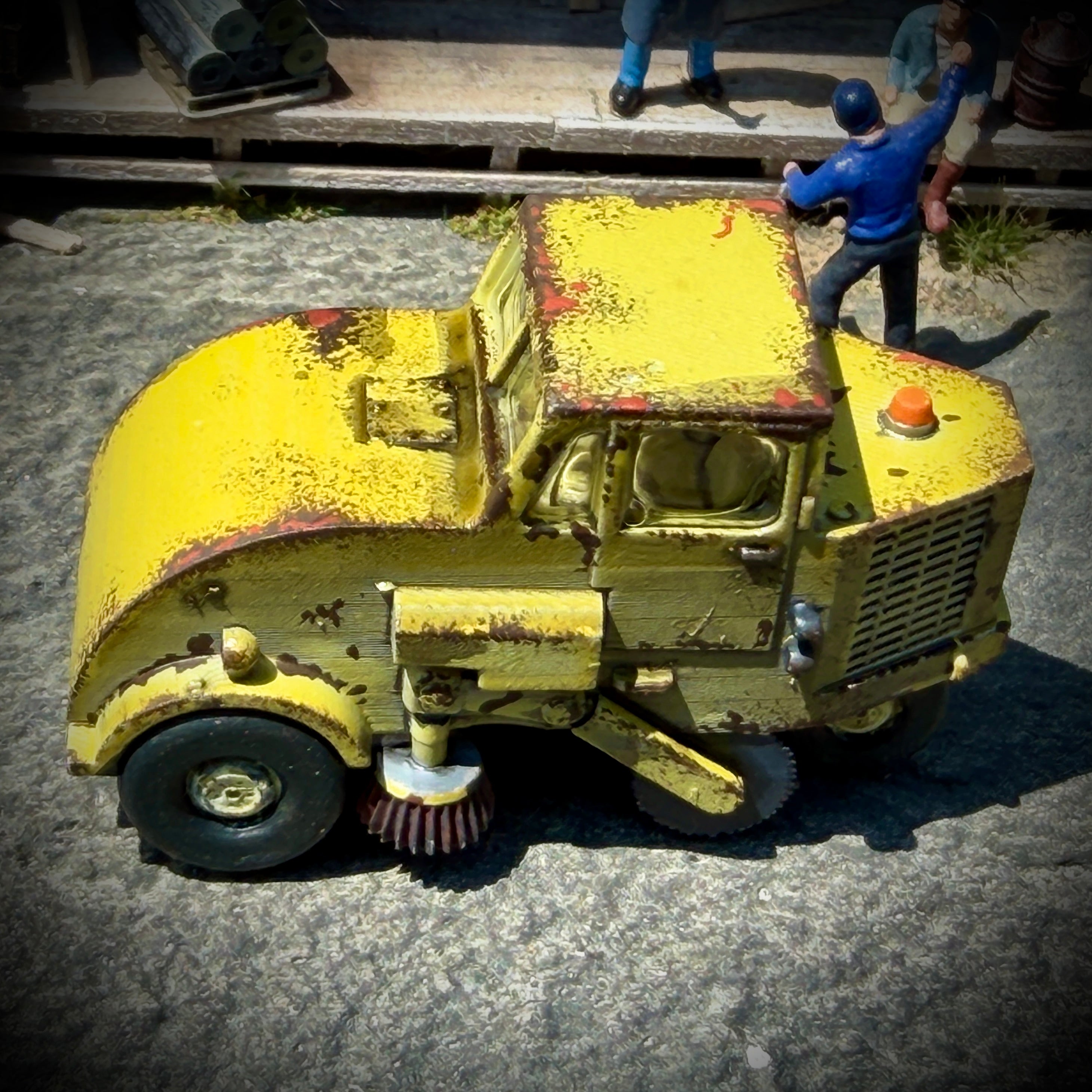Vintage Street Sweeper Vehicle  - HO Scale