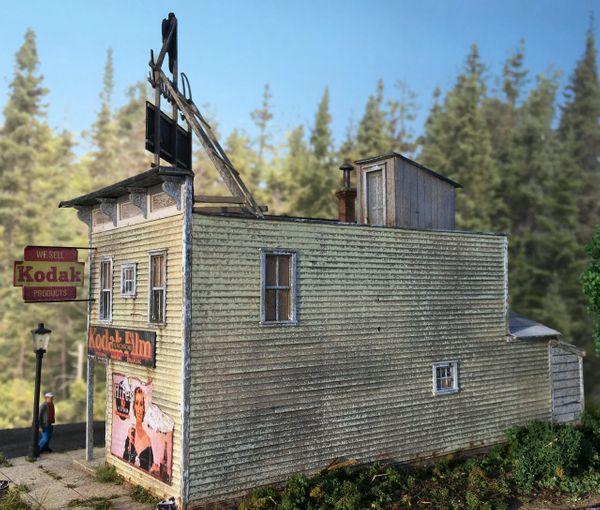 Lamont Photo & Film - HO Scale Kit